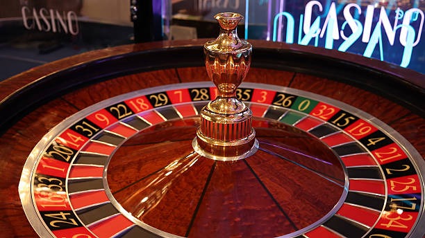 slot online app showing live football match odds and live-dealer blackjack table